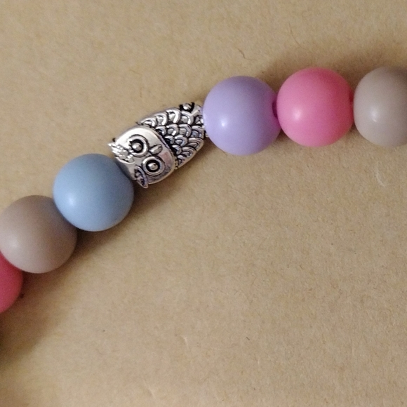 Artemis's Gems custom-made beaded bracelet with metal owl charms, rainbow - Picture 2 of 4